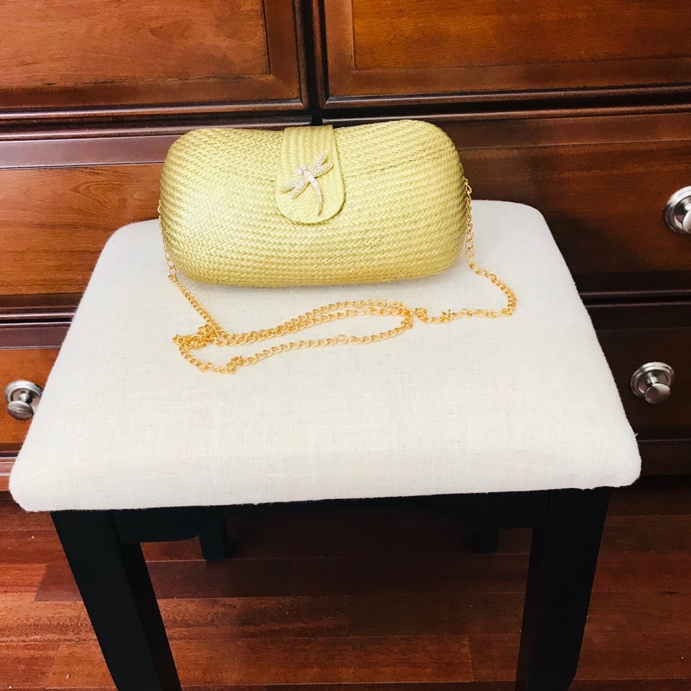 Marjorie Bloom, Buntal bean shape clutch